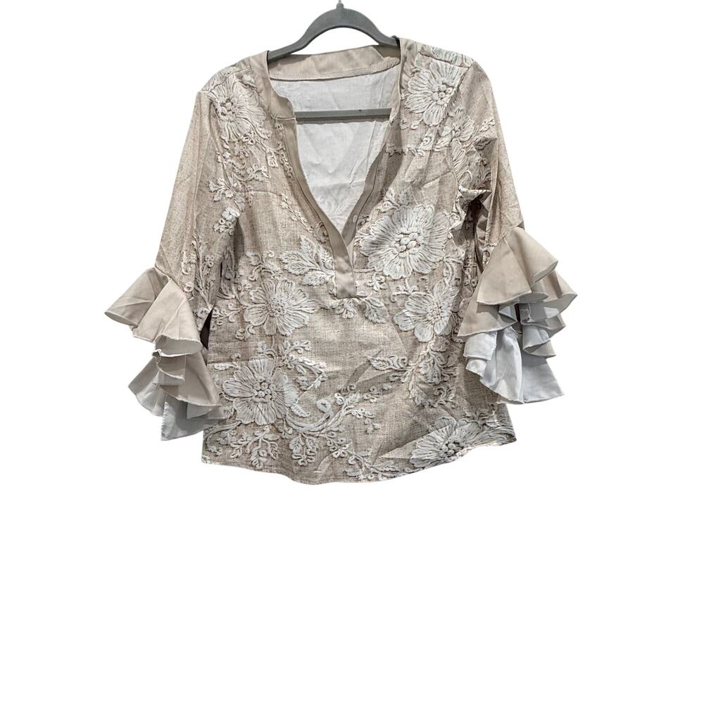 Bohemian-style top, floral pattern, a V-neckline, tiered ruffle flounce sleeves